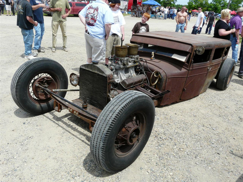 Illustration for article titled The Stupidest Awesome Car At Billetproof 2009: Lowest Car Ever